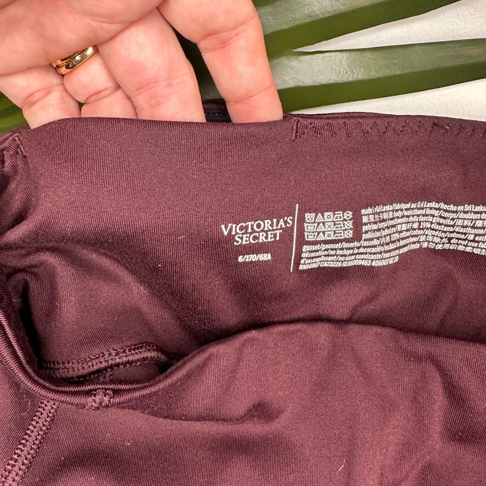 Victoria’s Secret Leggings With Deep Pockets - Picture 3 of 6